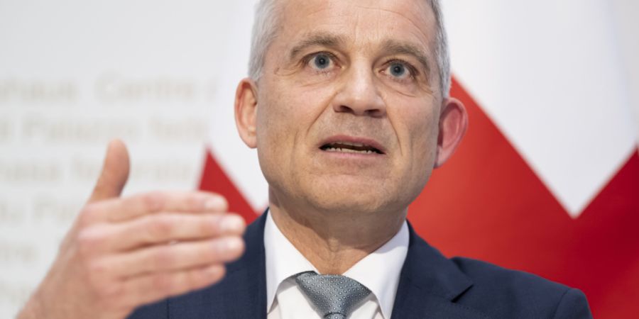 Bundesrat Beat Jans hat am Montag vor den Medien vor der «Keine 10-Millionen-Schweiz»-Initiative gewarnt. (Archivbild)