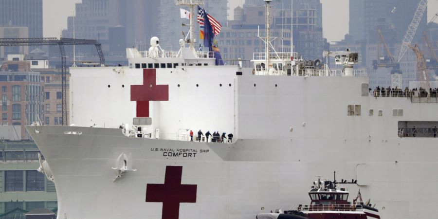 ARCHIV - Das US-Lazarettschiff «USNS Comfort» im Hafen von New York City (Archivbild). Foto: Seth Wenig/AP/dpa