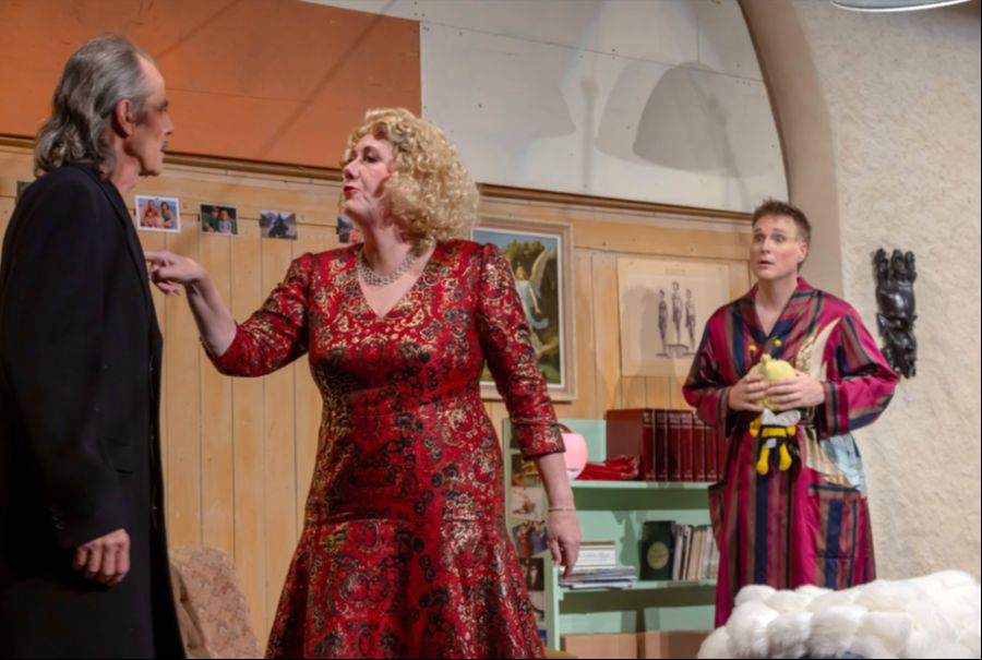 Das Stück handelt von einem Rentner, der Silvester nicht alleine verbringen will.