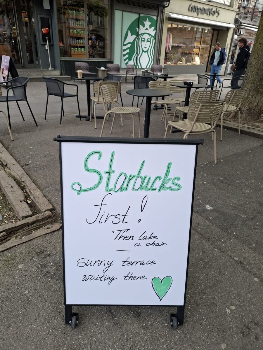 Der Kaffee-Gigant reagiert damit auf Platz-Besetzer in der Filiale in Bern.