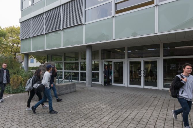 Zwölf Schüler müssen sich nun von der Neuen Kantonsschule Aarau verabschieden – aus Platzmangel!