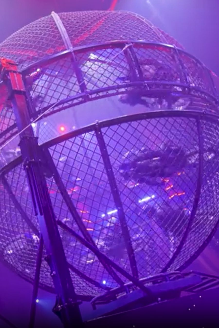 Für Nervenkitzel sorgen die Fahrerinnen und Fahrer im «Splitting Globe of Speed».