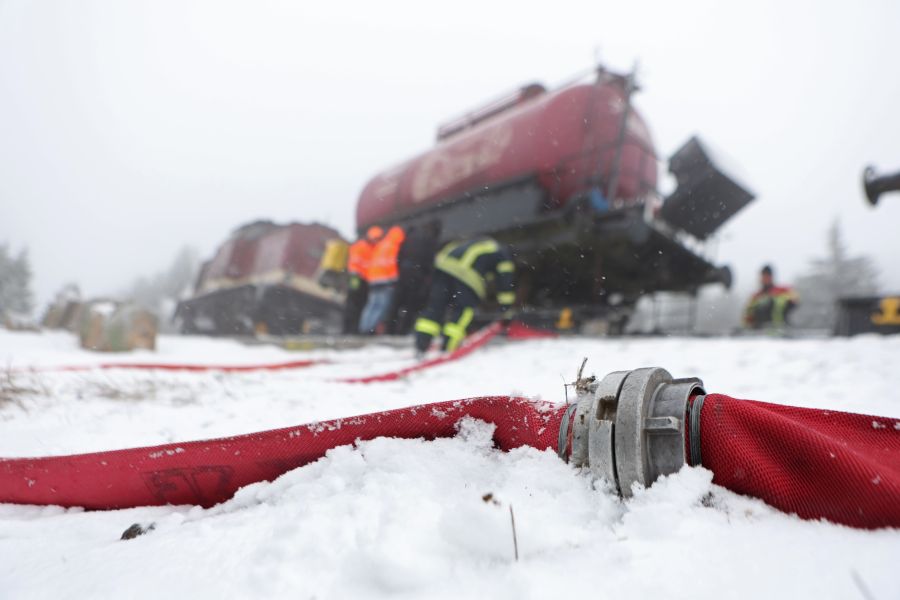 Brisant: Der Mann arbeitete bei der Feuerwehr und marschierte mit Rechtsextremen. (Symbolbild)