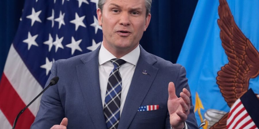 Pete Hegseth, US-Verteidigungsminister, spricht zu Medienvertretern während einer Pressekonferenz im Pentagon. Foto: Manuel Balce Ceneta/AP/dpa