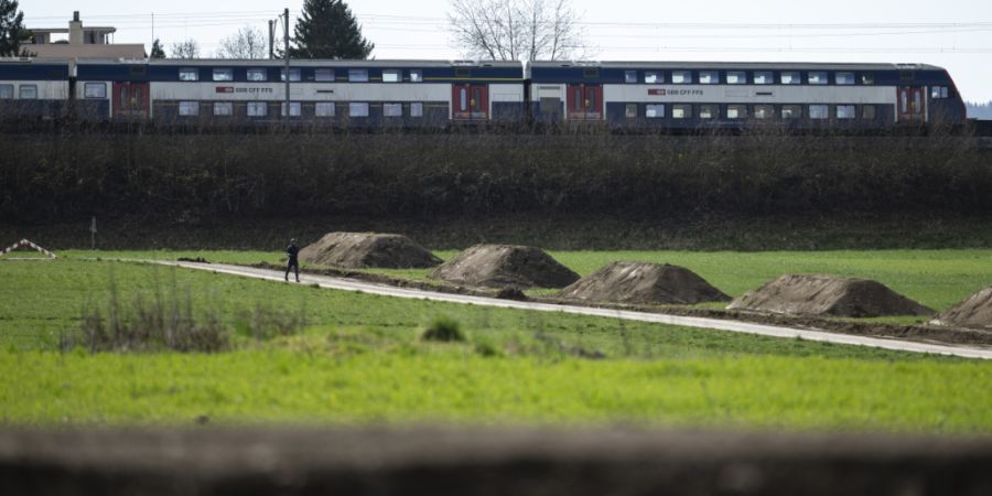 In Zusammenhang mit dem Streckenausbau Zürich-Winterthur werden auch Velo und Bus gefördert. Der Kantosnrat akzeptierte am Montag einen Zusatzkredit. (Archivbild)