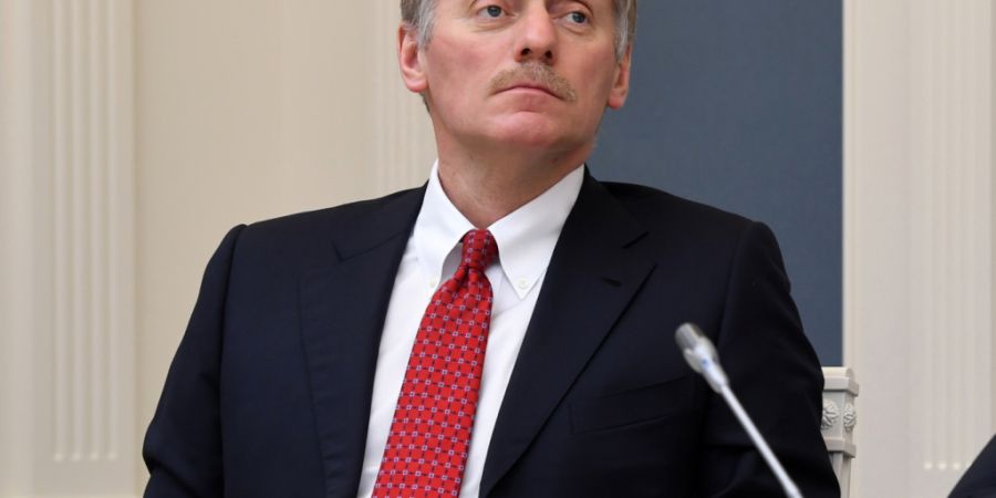 ARCHIV - Dmitri Peskow, Sprecher des russischen Präsidenten Putin, nimmt an einer Videokonferenz im Moskauer Kreml teil. Foto: Alexei Nikolsky/AP/dpa/Archivbild