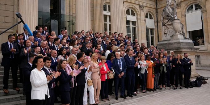 Das Rassemblement National von Marine Le Pen ist in der Nationalversammlung mit deutlich mehr Abgeordneten vertreten als bisher. Das Rassemblement National von Marine Le Pen ist in der Nationalversammlung mit deutlich mehr Abgeordneten vertreten als bisher.