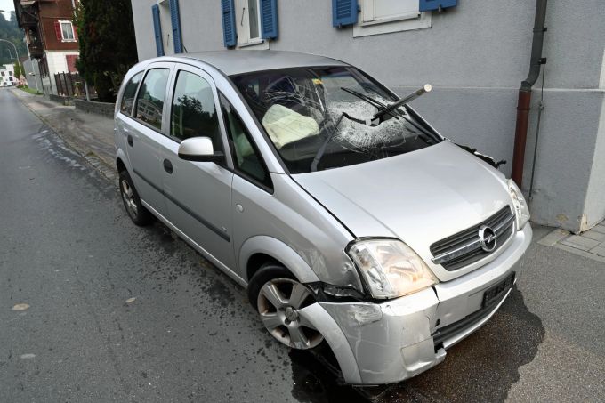 Der Fahrer wurde ins Spital gebracht. Spital