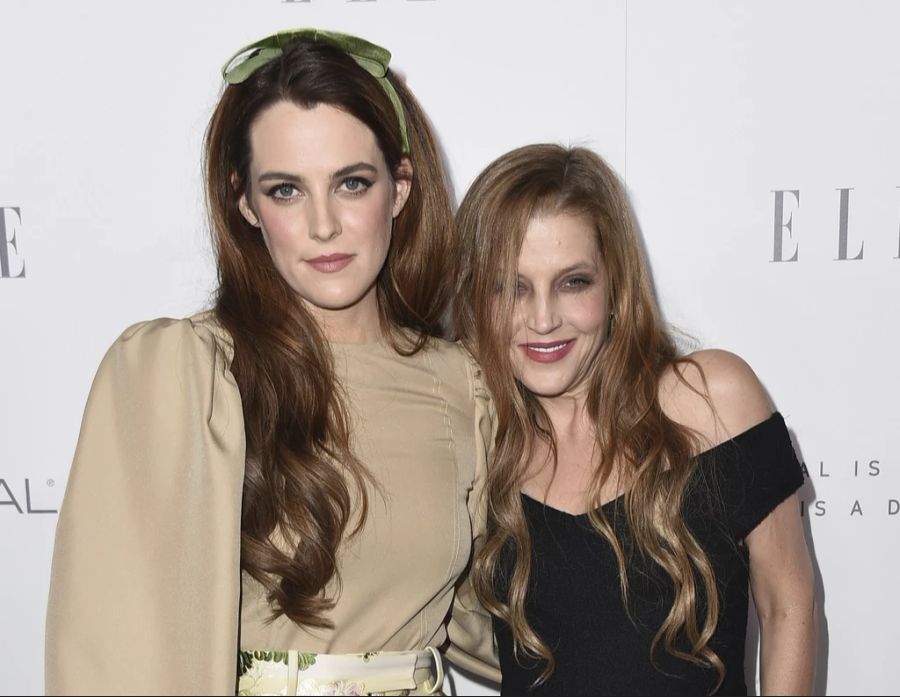 Riley Keough führte die Memoiren nach Presleys Tod im Januar 2023 weiter.