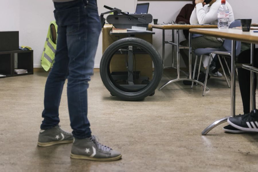 Gemäss der Fahrschule Blink sind die Personen zum Zeitpunkt des Führerschein-Erwerbs im Durchschnitt 23,55 Jahre alt.