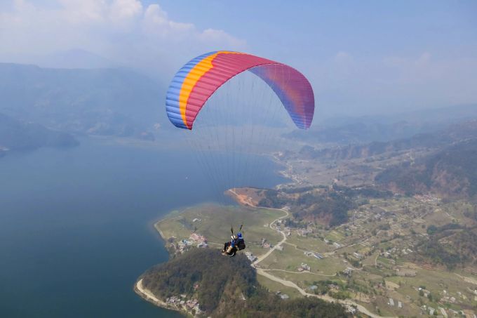 Paragliding verspricht Adrenalinkick und absolute Ruhe zugleich. Gleitschirmfliegen