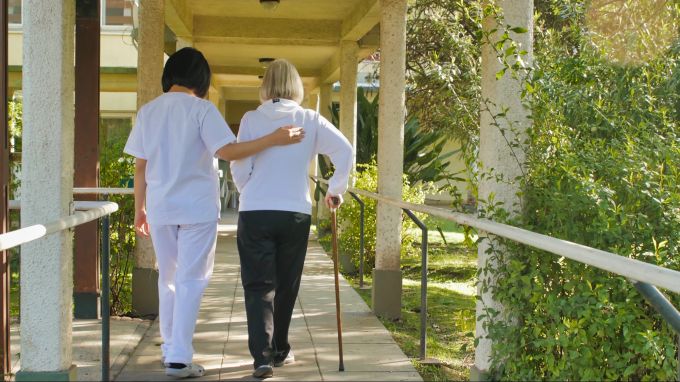 Fachkundiges Pflegepersonal kann im Notfall immer helfen. Pflegepersonal