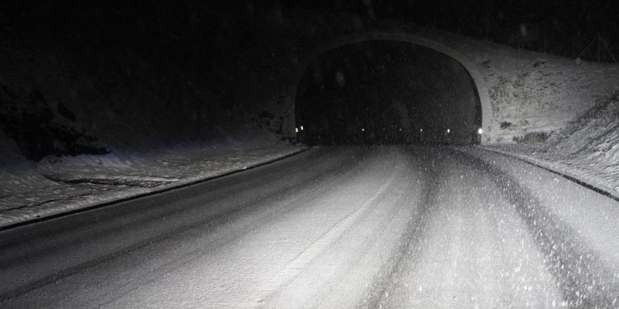 Dieses Bild wurde in Linthal GL kurz nach Mitternacht aufgenommen.