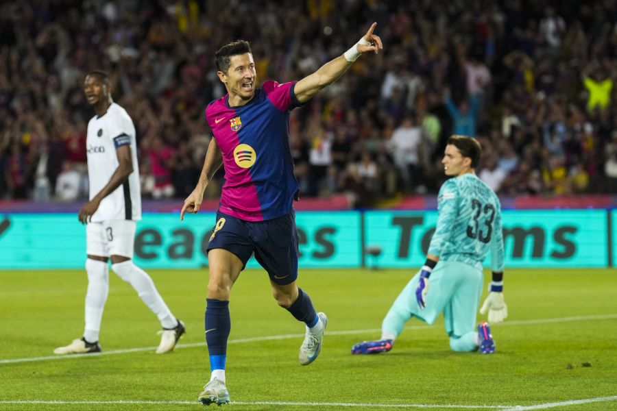 Robert Lewandowski YB Barcelona