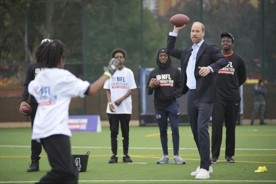 Prinz William trägt jetzt gerne elegante Sneaker.