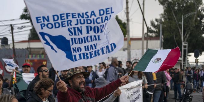 Mexikaner protestieren gegen die Justizreform. Mexiko