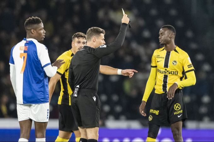 Im Fussball dürfen nur noch Kapitäne beim Schiedsrichter reklamieren. Mahnungen