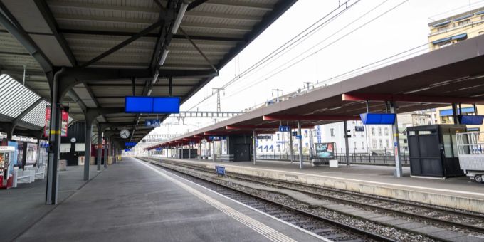 Der Menschenleere Genfer Bahnhof Cornavin. Bahnhof Cornavin