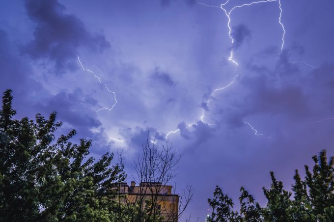 Wer in der Natur unterwegs ist, muss mit Gewitter rechnen. Outdoor