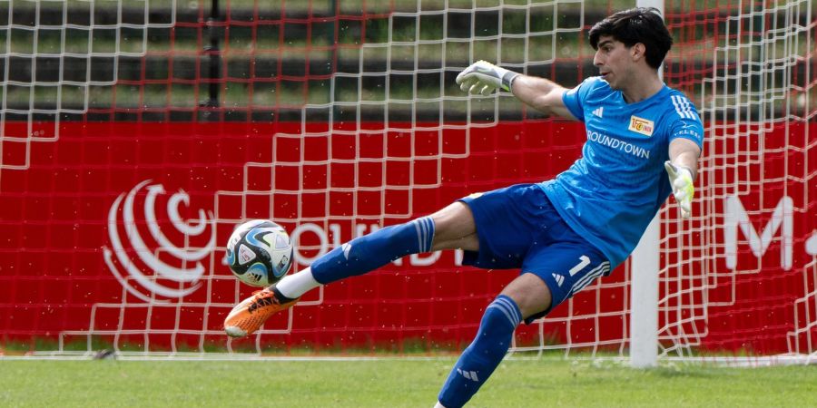 Union-Fans sammeln Spenden für den an Knochenkrebs erkrankten Nachwuchskeeper Berkin Arslanogullari.