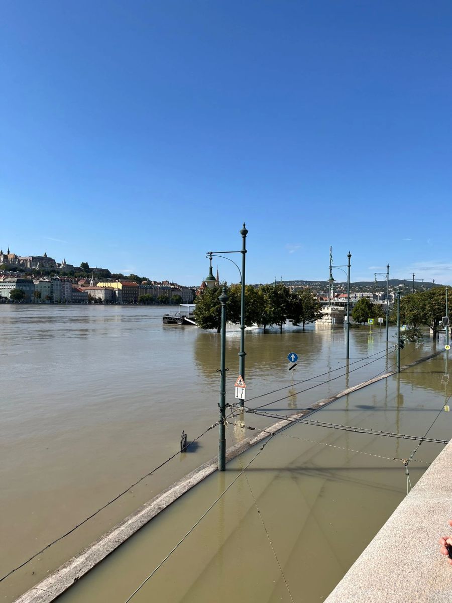 Auch mehrere Tage später fliesst das Wasser nur langsam ab.