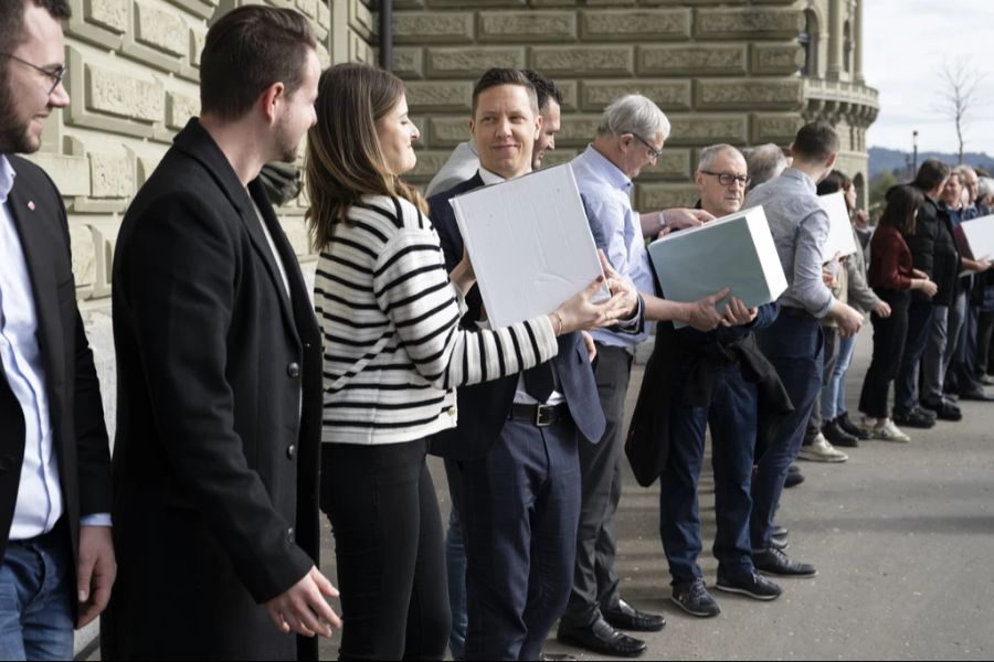 Dem Gegenvorschlag zur «Blackout stoppen»-Initiative könnte entsprechend das Referendum drohen.