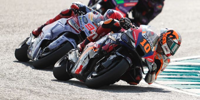 Luca Marini (Repsol-Honda) vor Marc Marquez (Gresini-Ducati) beim Malaysia-GP der MotoGP. MotoGP Honda Ducati Marini