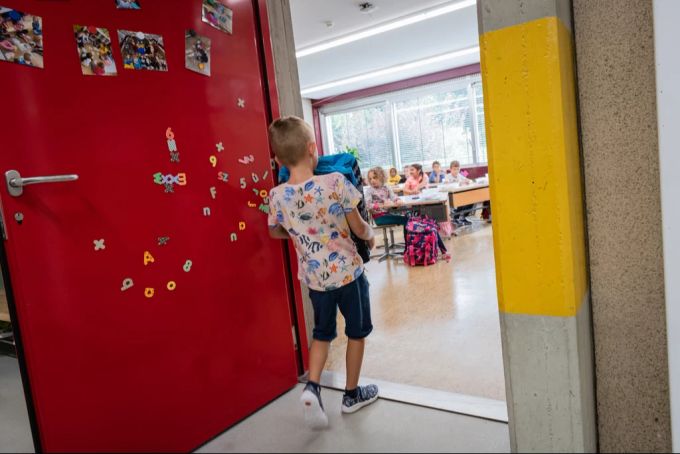 Zu grosser Druck vonseiten der Eltern soll der Grund für den Rücktritt der Schulpfleger sein. (Symbolbild) Schulzimmer