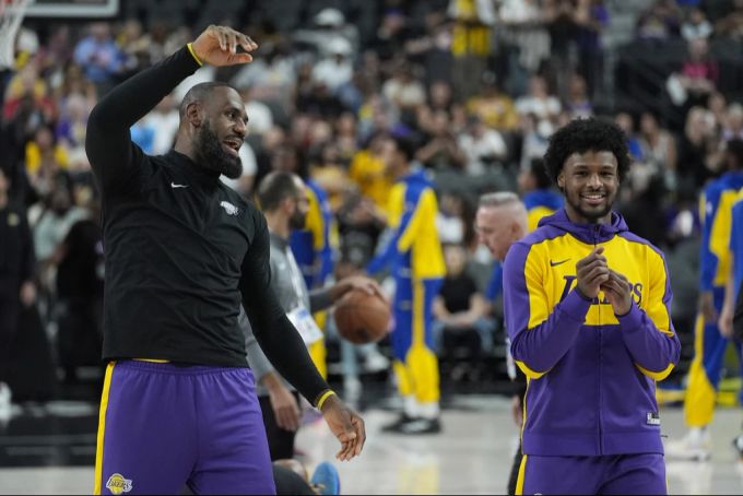 LeBron und Bronny James werden als erstes Vater-Sohn-Duo gemeinsam in der NBA auflaufen. NBA