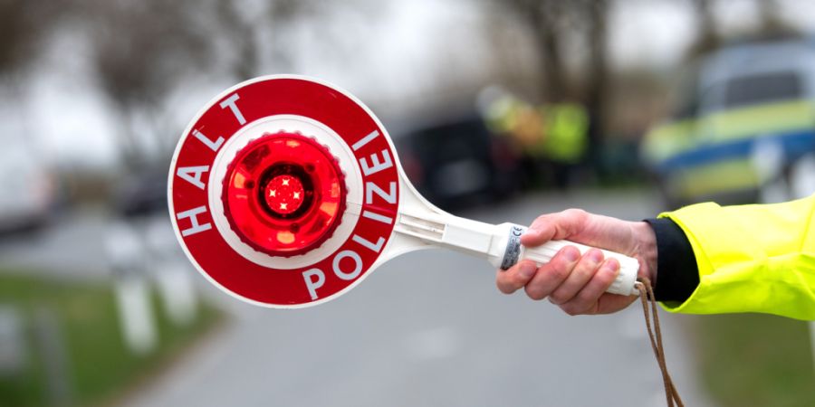 Vier Cars wiesen bei der Kontrolle erhebliche Mängel auf. (Symbolbild)