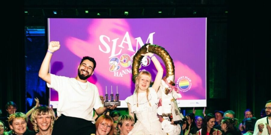 Das Duo «Jeremia Gotthelf» hat sich an den 30. deutschsprachigen Poetry-Slam-Meisterschaften den Titel geholt.