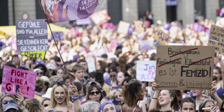 Die Stadt Bern will den Frauenstreiktag für ihre Verwaltungsangestellten nicht zum arbeitsfreien Tag machen. (Archivbild)