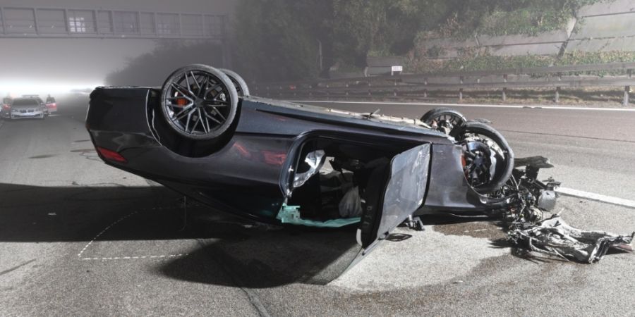 Bei einem Selbstunfall auf der A1 bei Wallisellen haben sich am frühen Donnerstagmorgen zwei Männer verletzt.