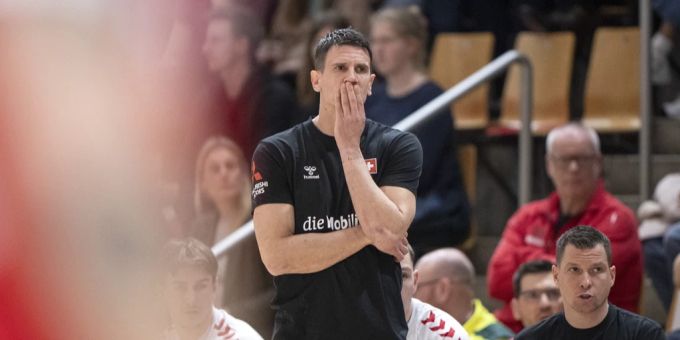Nationaltrainer Andy Schmid an der Seitenlinie. Andy Schmid
