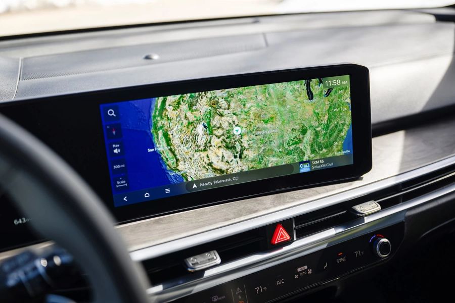 Sitzheizung, Navigationssystem, Kia Connect App – der SUV mit Plug-in-Hybrid verspricht erstklassigen Nutzungs-Komfort.