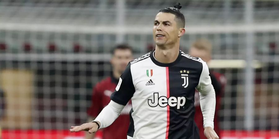 Direkt hinter ihm liegt Cristiano Ronaldo mit 109 Mio. Dollar.