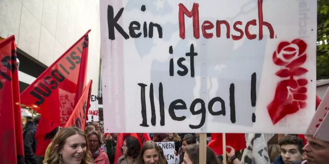 Der Berner Gemeinderat ruft zum Verzicht auf die Demo vom Samstag auf (Symbolbild). Bern
