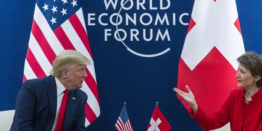 Streben Handelsabkommen an, aber einige Hürden bleiben bestehen: Bundespräsidentin Simonetta Sommaruga gemeinsam mit US-Präsident Donald Trump vor den Medien in Davos.