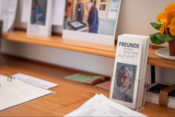 Broschüren auf dem Empfangstisch