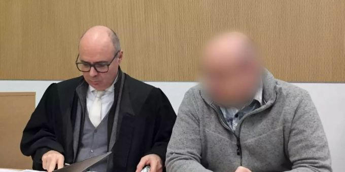 Der 47-Jährige (r) muss zehn Jahre ins Gefängnis. Foto: Birgit Reichert/dpa Der 47-Jährige (r) muss zehn Jahre ins Gefängnis. Foto: Birgit Reichert/dpa