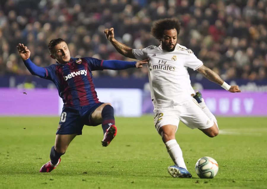 Marcelo (r.) im Einsatz für Real in der spanischen Liga gegen Levante.