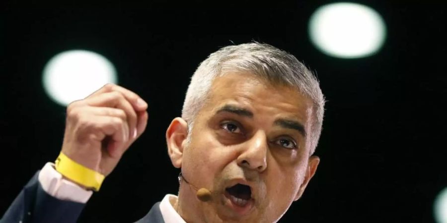 Sadiq Khan bittet die Londoner Fussball-Clubs um Hilfe. Foto: Frank Augstein/AP/dpa