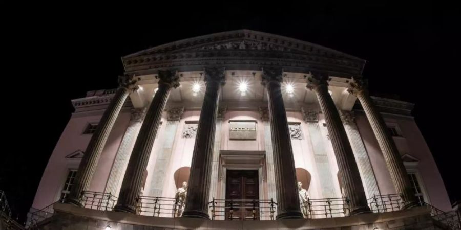 Die Staatsoper unter den Linden ist geschlossen und dennoch fast täglich geöffnet. Foto: Paul Zinken/dpa-Zentralbild/dpa