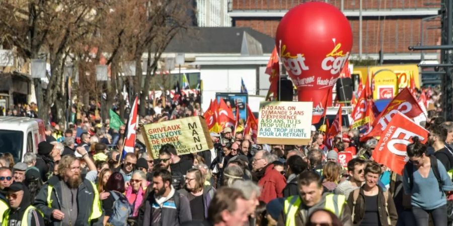 demonstration rentenreform frankreich