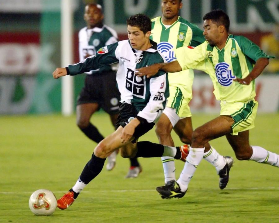 Cristiano Ronaldo startet seine Profi-Karriere 2002 bei Sporting Lissabon.