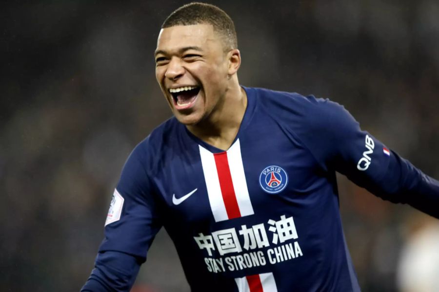 Kylian Mbappé könnte es im Sommer von Paris Saint-Germain nach Liverpool ziehen.