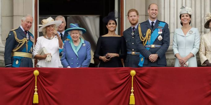 Ob Herzogin Camilla (l.), Meghan Markle (Mitte) oder Herzogin Kate (r.) - viele Royals hatten vor ihrer königlichen Hochzeit ein ganz normales Leben mit normalen Jobs. Königin Elizabeth II. wird 94
