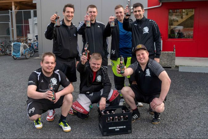 «Calanda United 2010» aus Seftigen ist schon in Festlaune.