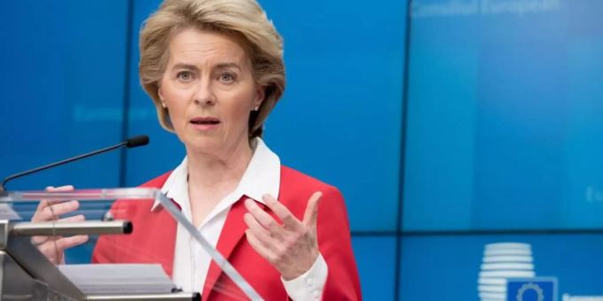 Ursula von der Leyen spricht während einer Pressekonferenz. Ursula von der Leyen