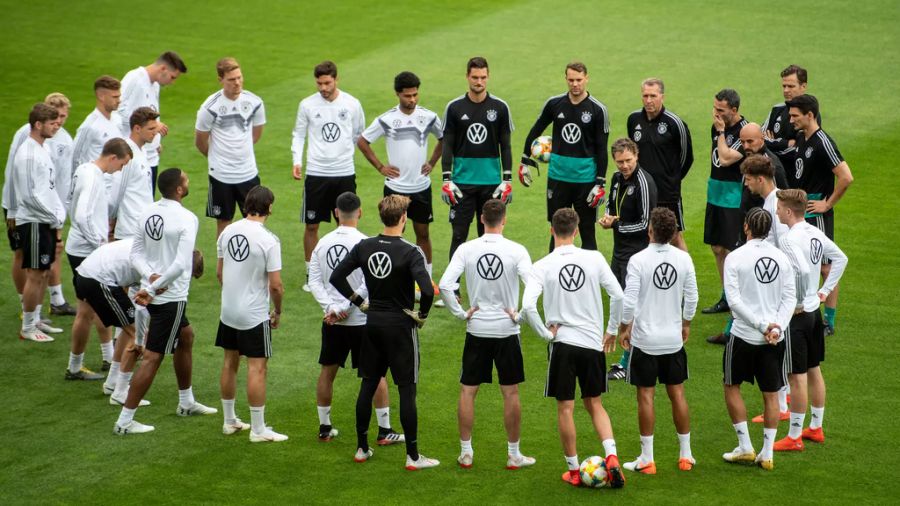 Legen im Kampf gegen das Coronavirus zusammen: die Spieler der deutschen Nationalmannschaft.